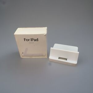 Apple iPad 2 Dock MC940ZM/A A1381 30 pin Official Nostalgia Old School Y2K